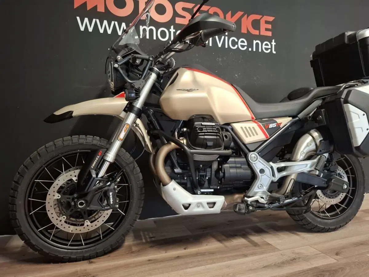 Moto Guzzi V85 TT Centenario (2021 - 22) (2)