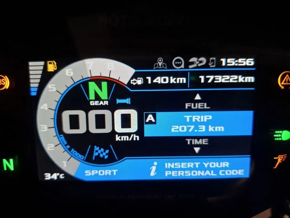 Moto Guzzi V85 TT Centenario (2021 - 22) (7)