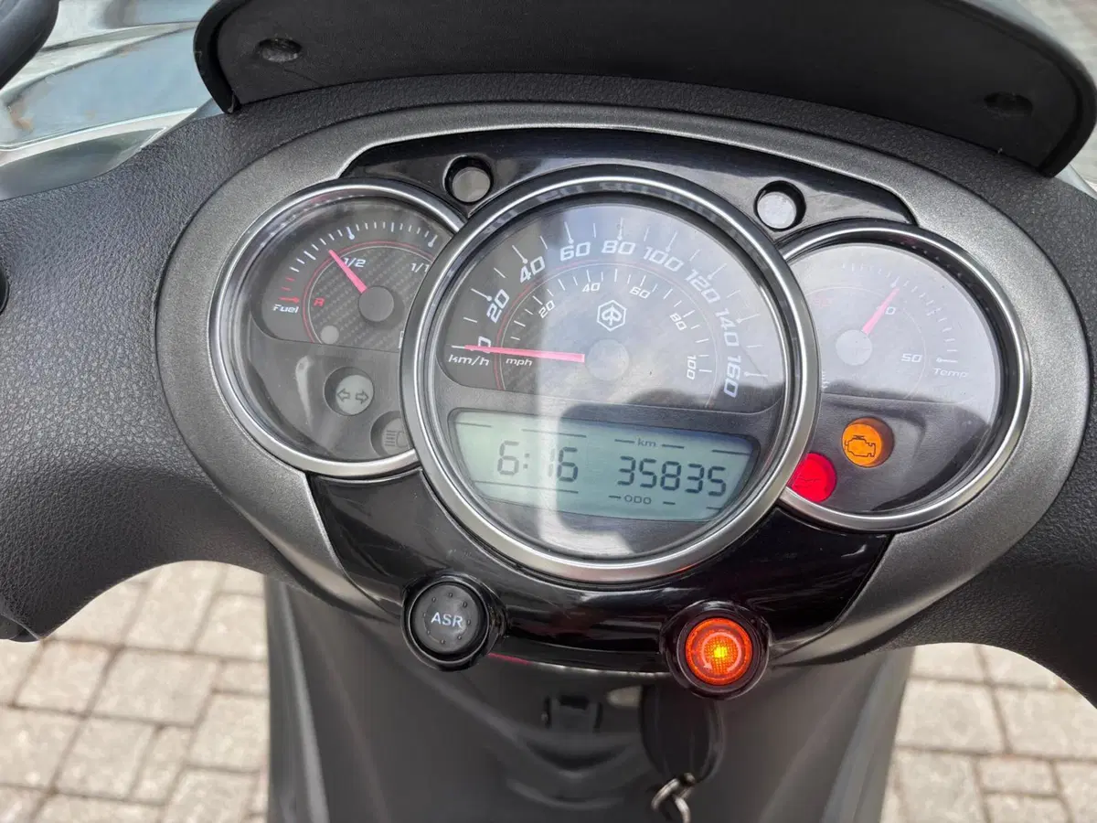 Piaggio Beverly 350 SportTouring ie ABS (2011 - 17) (5)
