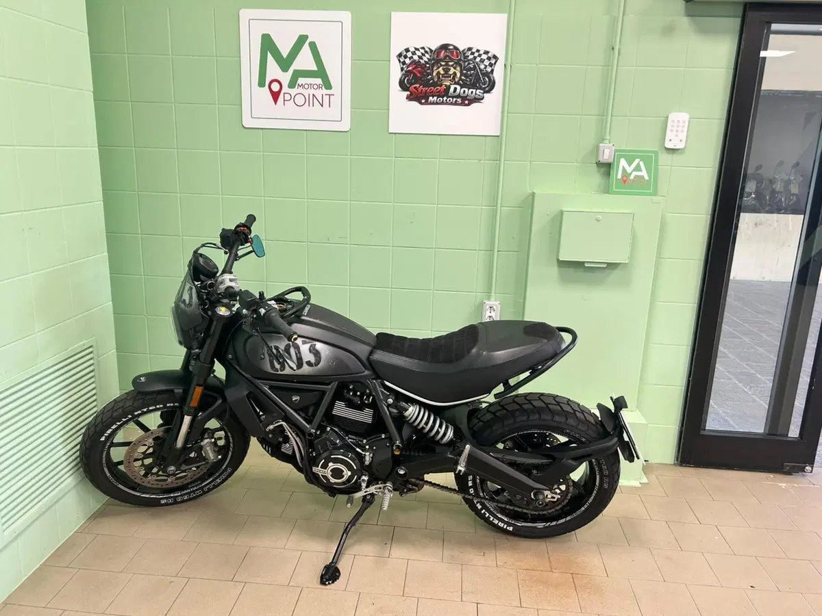 Ducati Scrambler 800 Icon Dark (2021 - 22) (2)
