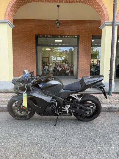 Honda CBR 600 RR (2024 - 26) usata