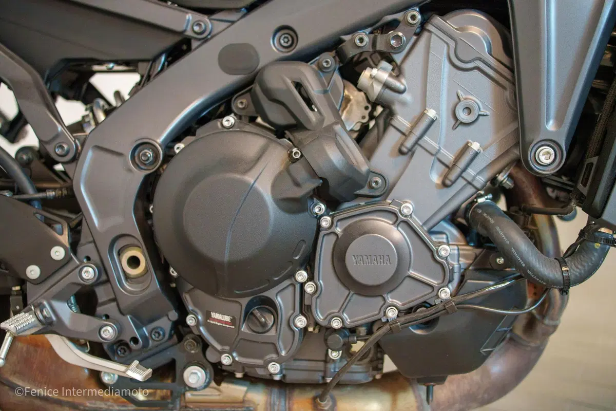 Yamaha MT-09 Y-AMT (2024 - 26) (4)