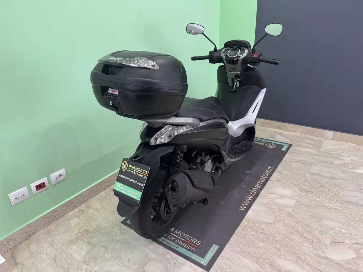 Piaggio Beverly 350 ABS (2016 - 20) (11)