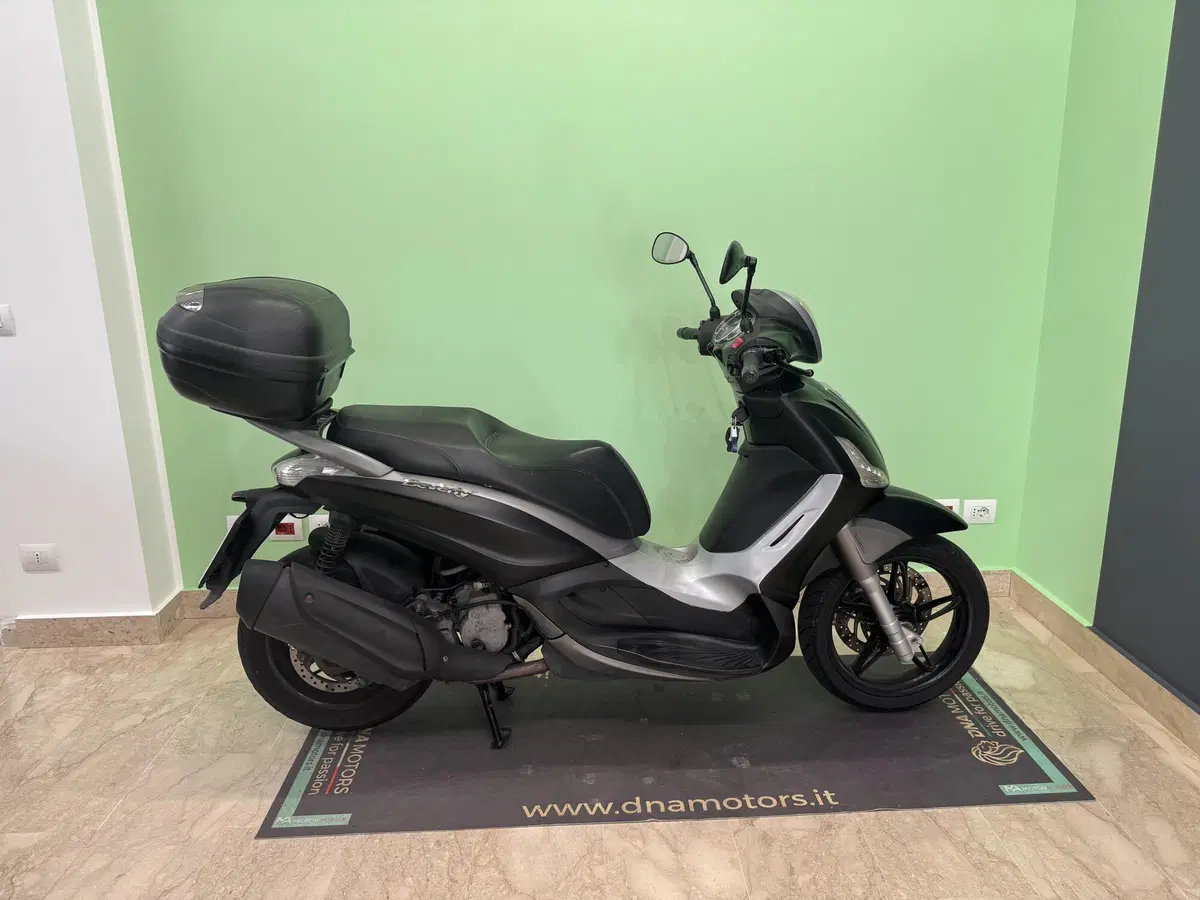 Piaggio Beverly 350 ABS (2016 - 20) (13)