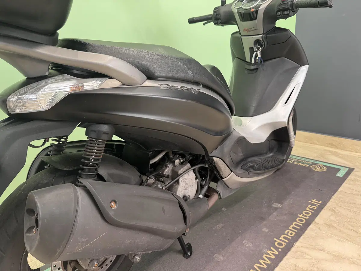 Piaggio Beverly 350 ABS (2016 - 20) (14)