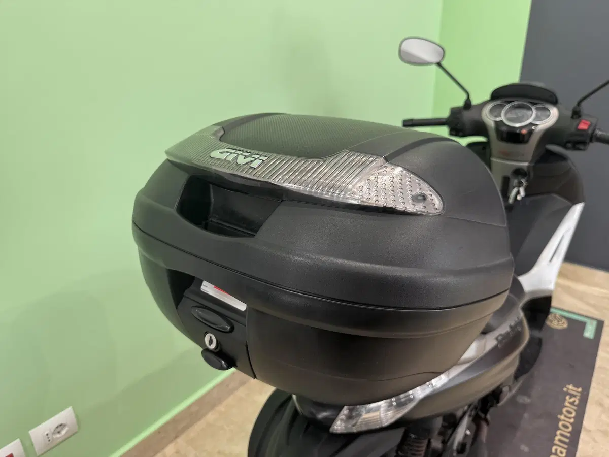 Piaggio Beverly 350 ABS (2016 - 20) (17)