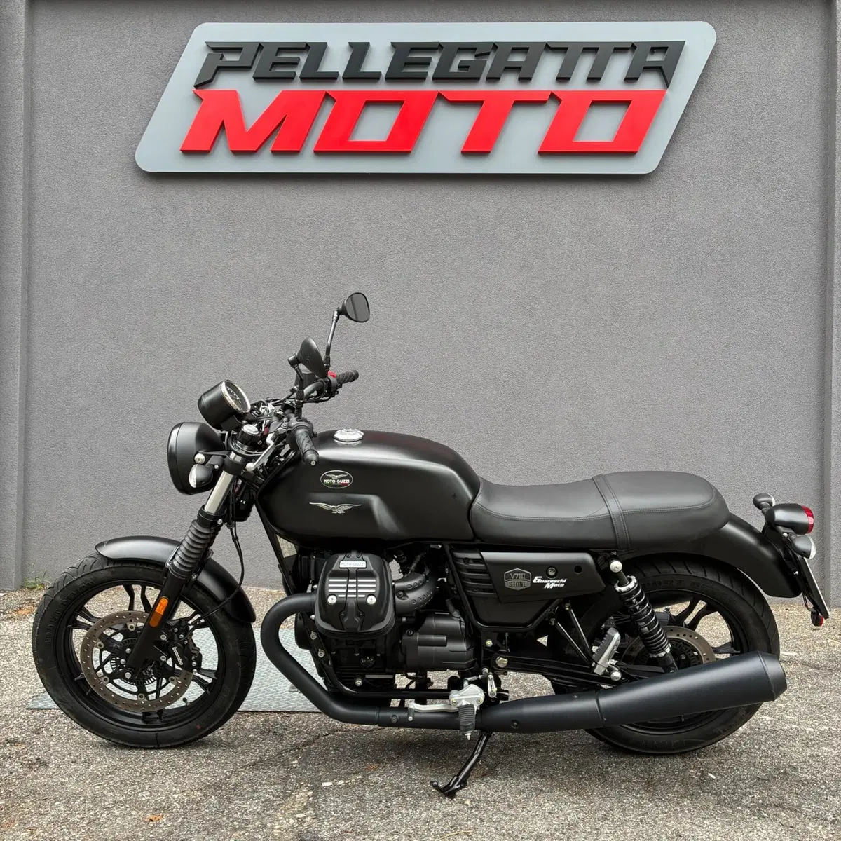 Moto Guzzi V7 III Stone (2017 - 20) (4)