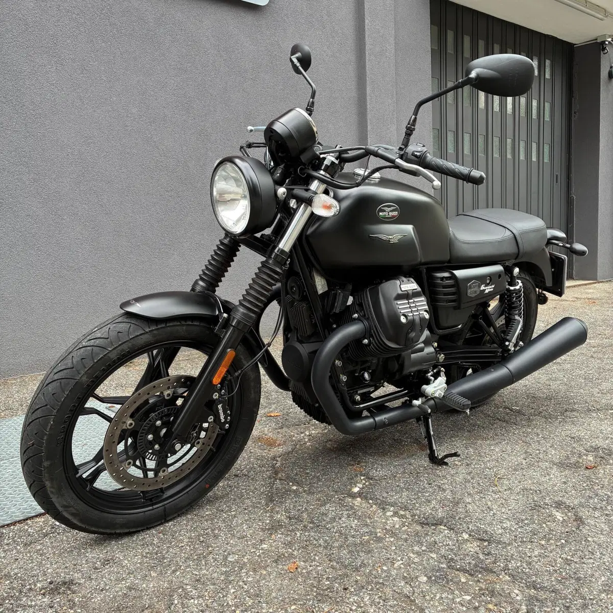 Moto Guzzi V7 III Stone (2017 - 20) (5)