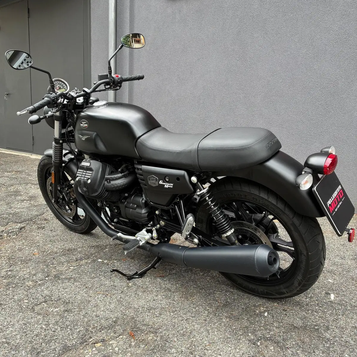 Moto Guzzi V7 III Stone (2017 - 20) (6)