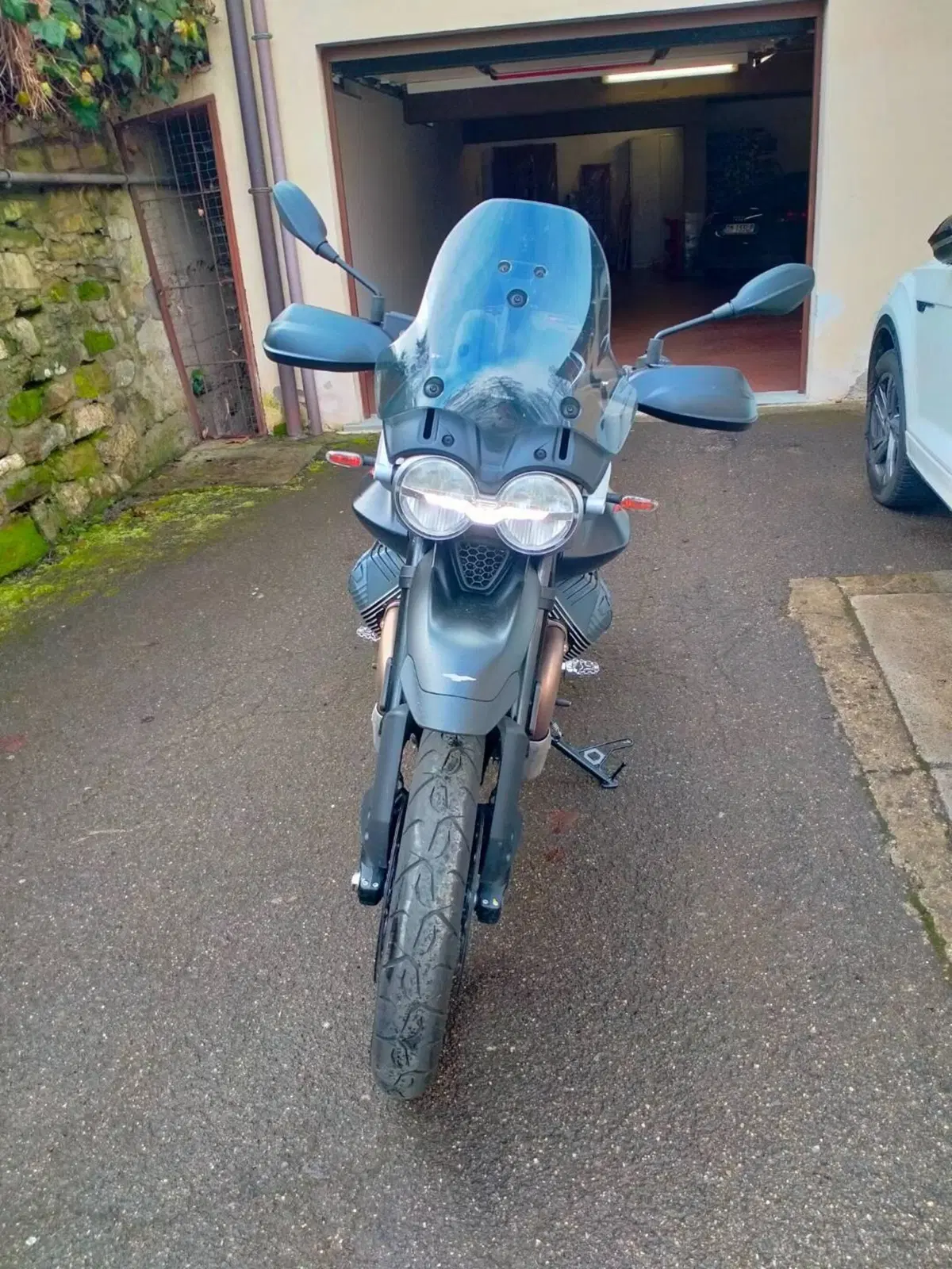 Moto Guzzi V85 Strada (2024 - 26) (4)