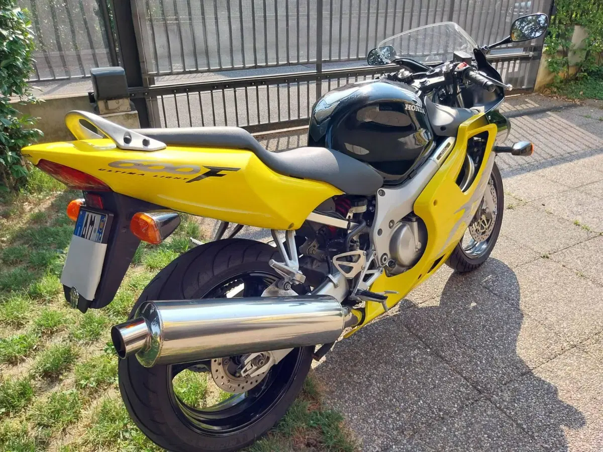 Honda CBR 600 F (1999 - 00) (2)