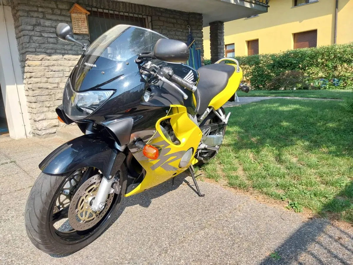 Honda CBR 600 F (1999 - 00) (3)