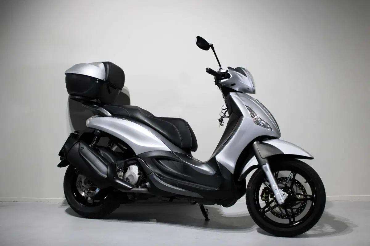 Piaggio Beverly 350 ABS (2016 - 20) (2)