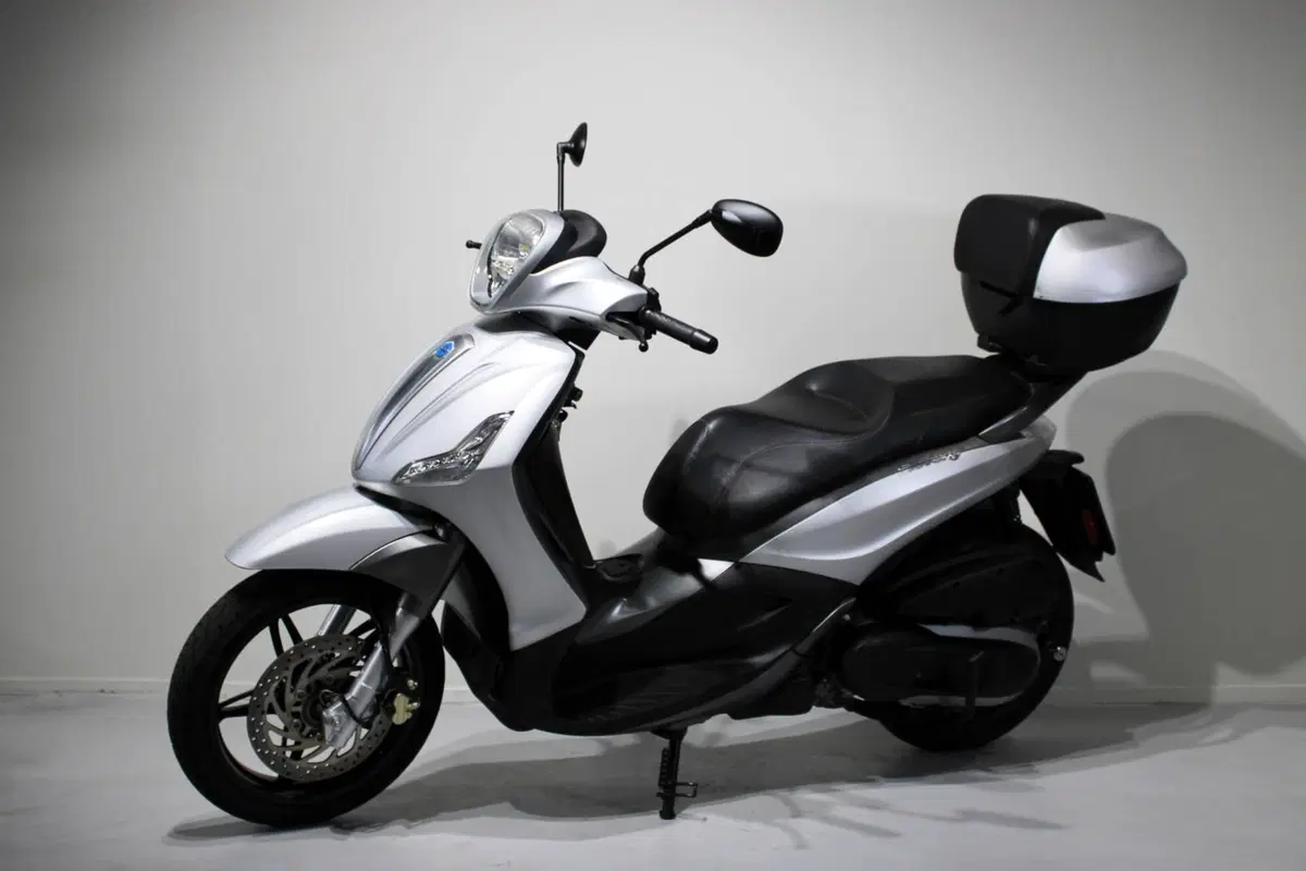 Piaggio Beverly 350 ABS (2016 - 20) (3)