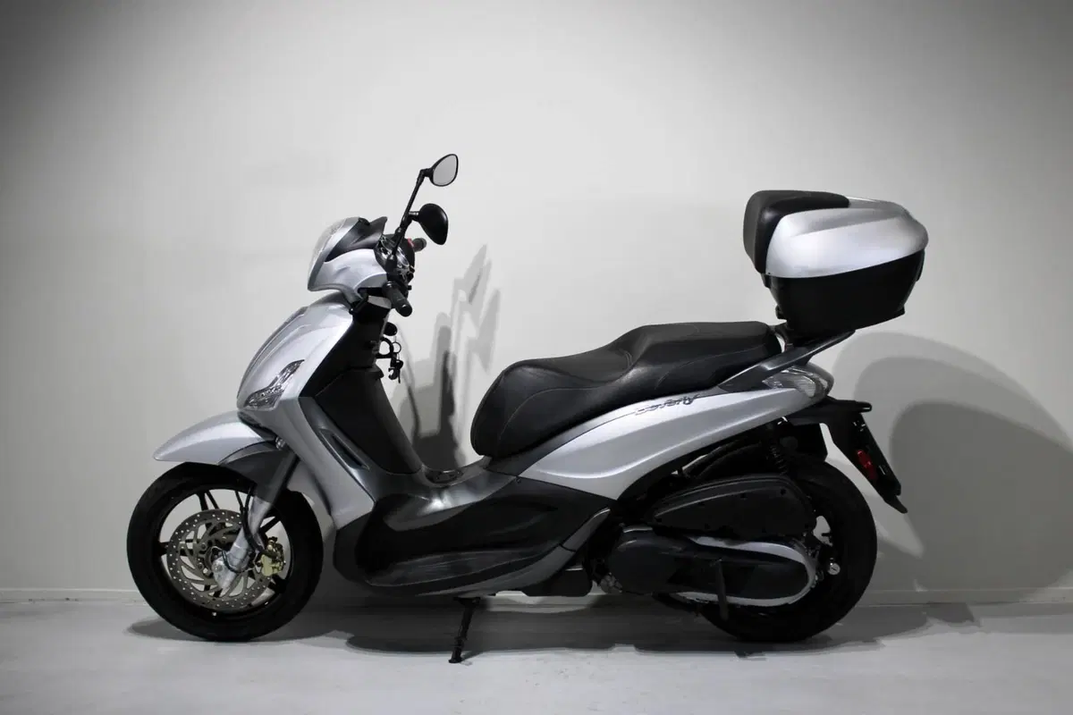 Piaggio Beverly 350 ABS (2016 - 20) (4)