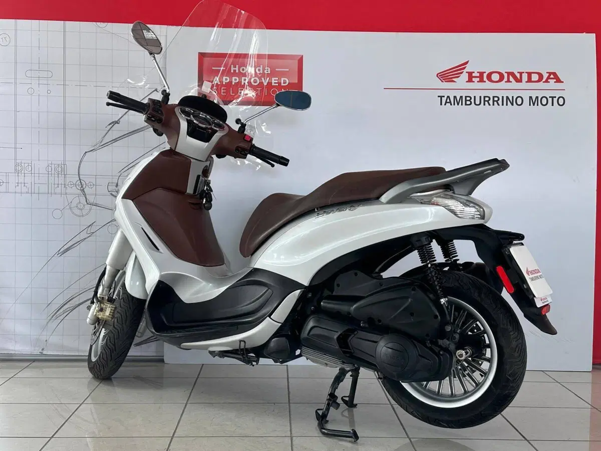 Piaggio Beverly 300 i.e. ABS-ASR (2016 - 20) (4)