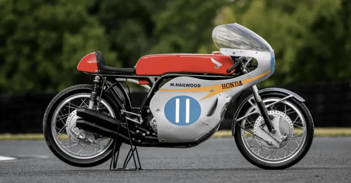 La Honda RC173 di Mike Hailwood all'asta: arriver&agrave; ad un milione di sterline?