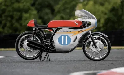 La Honda RC173 di Mike Hailwood all'asta: arriver&agrave; ad un milione di sterline?