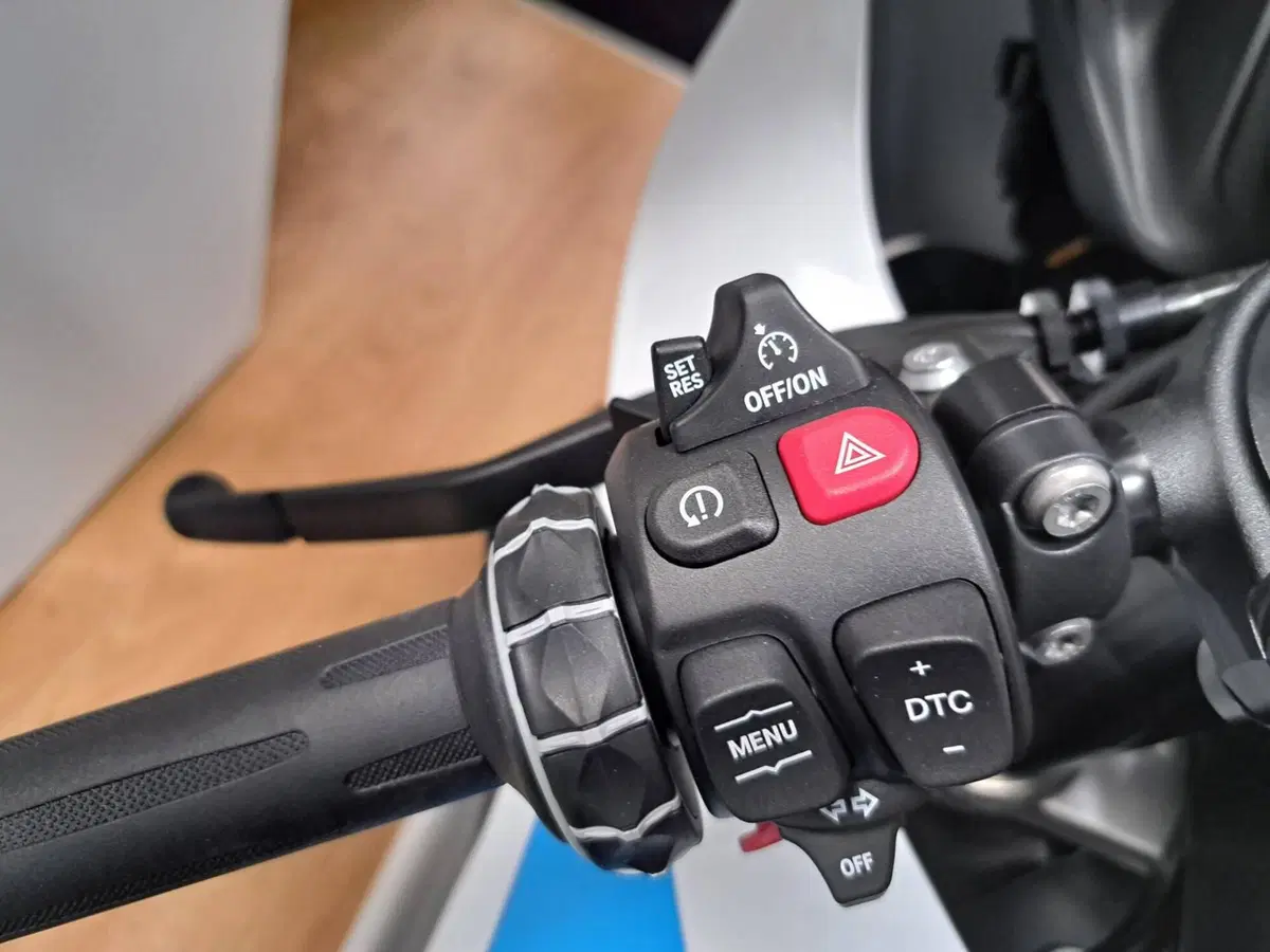 Bmw M 1000 RR (2025 - 27) (7)