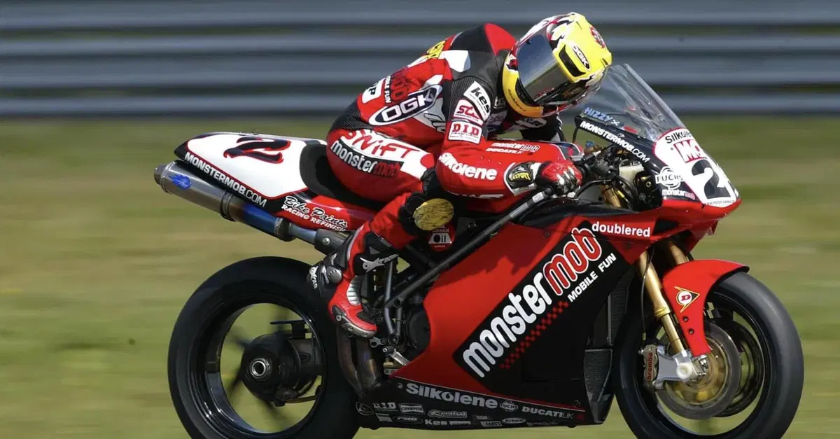 In vendita la Ducati 998RS con cui Steve Hislop vinse il titolo BSB nel 2002