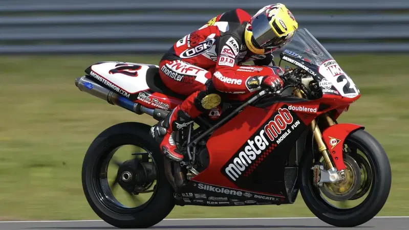 In vendita la Ducati 998RS con cui Steve Hislop vinse il titolo BSB nel 2002