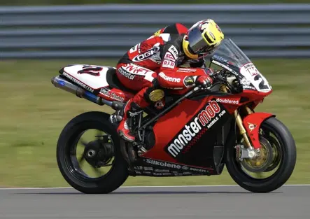 In vendita la Ducati 998RS con cui Steve Hislop vinse il titolo BSB nel 2002