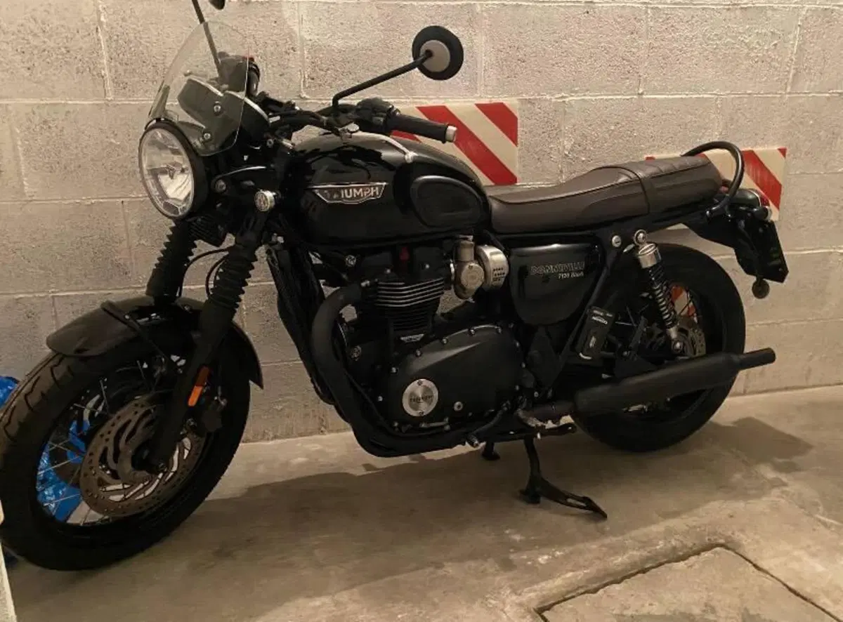 Triumph Bonneville T120 Black (2017 - 20) (2)