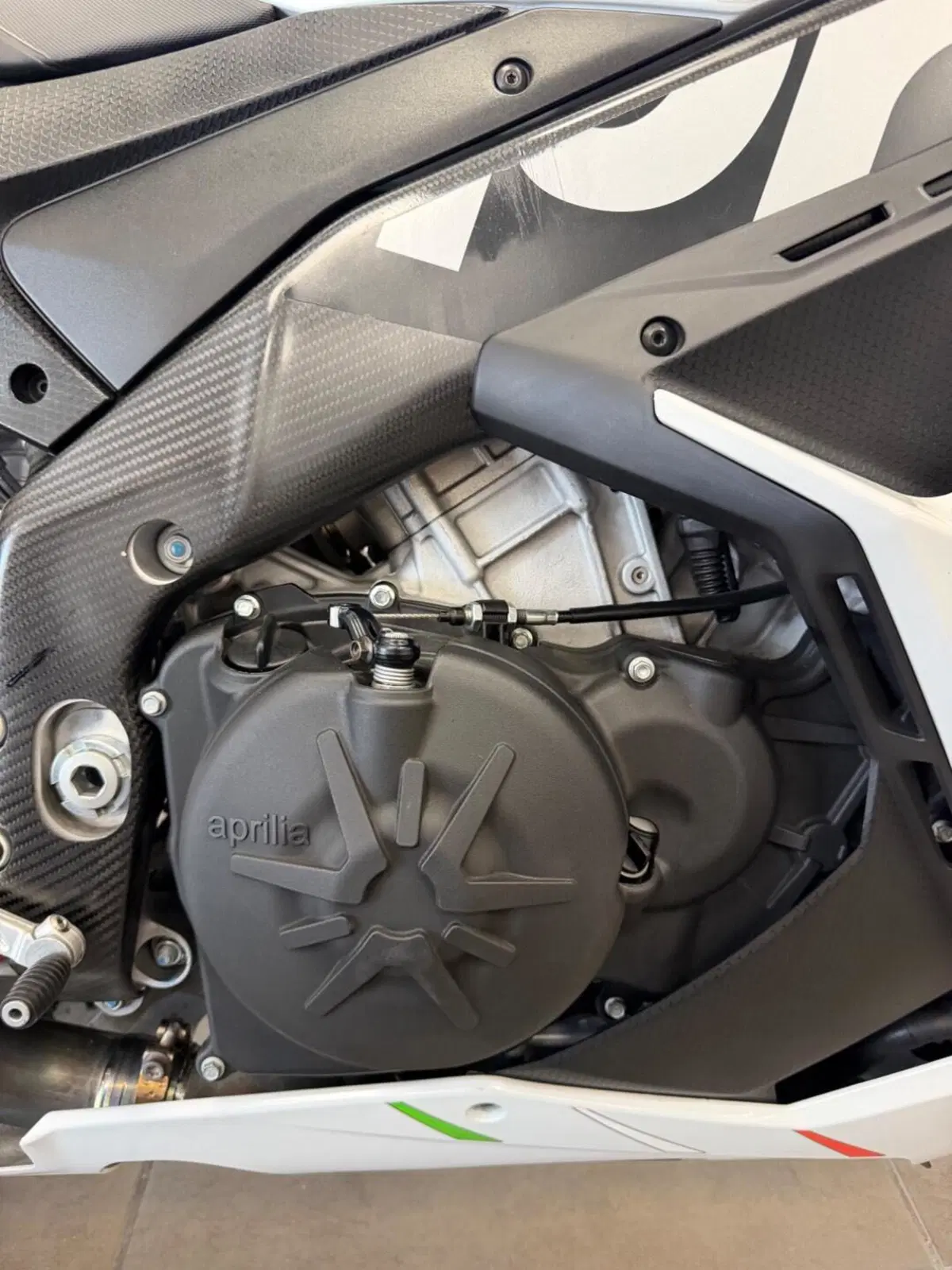 Aprilia RSV4 1100 Factory Speed White (2023 - 24) (8)
