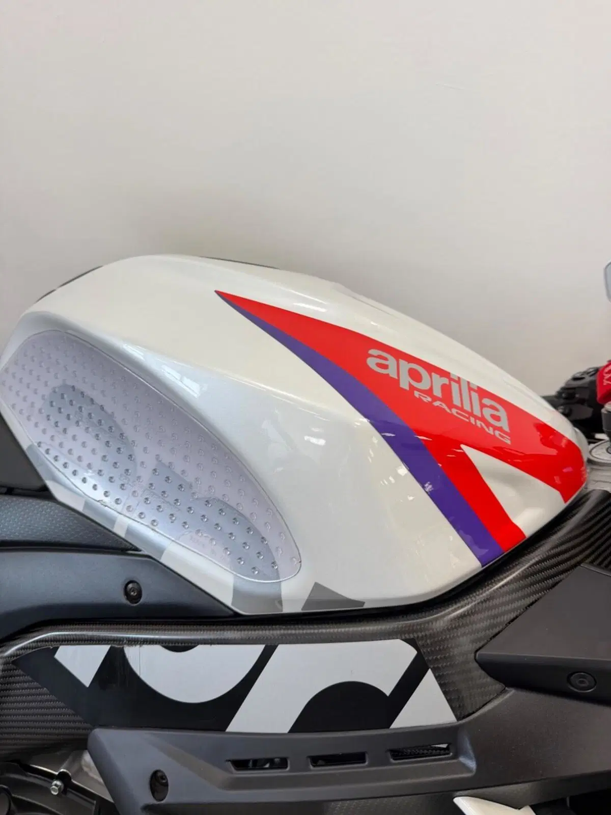 Aprilia RSV4 1100 Factory Speed White (2023 - 24) (10)