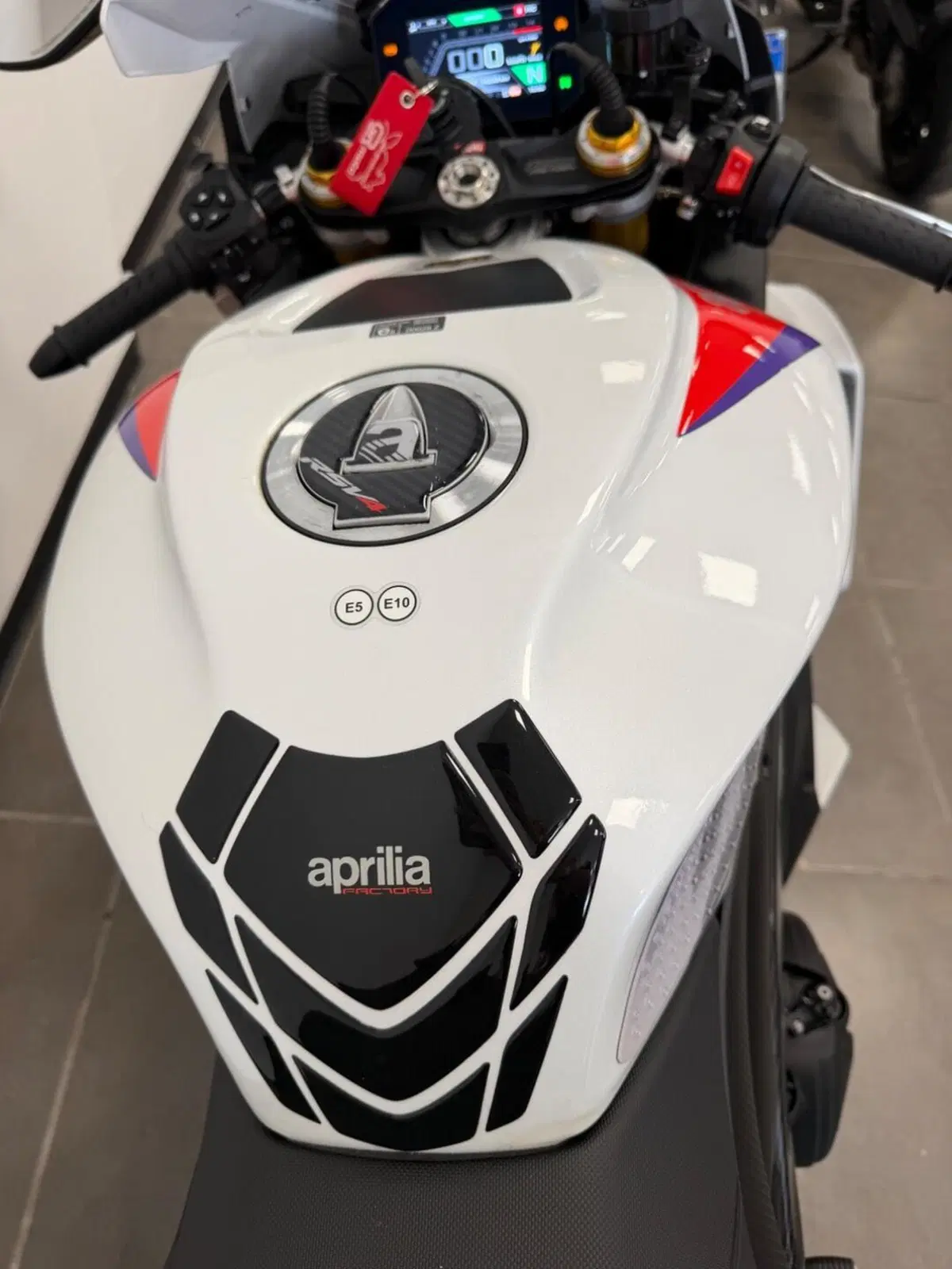 Aprilia RSV4 1100 Factory Speed White (2023 - 24) (13)