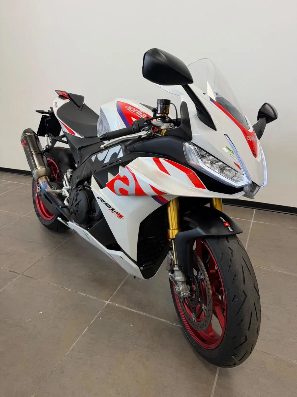 Aprilia RSV4 1100 Factory Speed White (2023 - 24) (3)