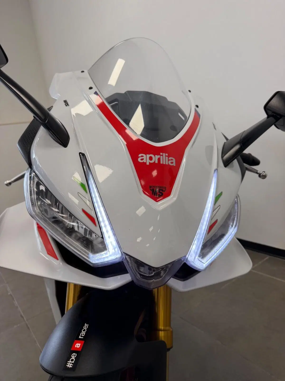 Aprilia RSV4 1100 Factory Speed White (2023 - 24) (16)