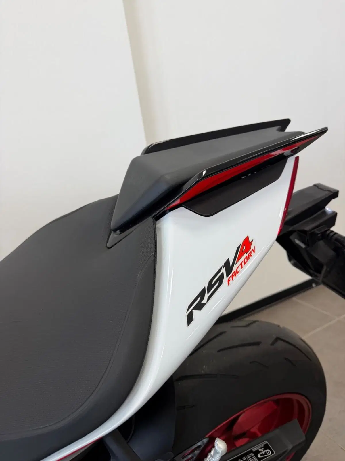 Aprilia RSV4 1100 Factory Speed White (2023 - 24) (17)