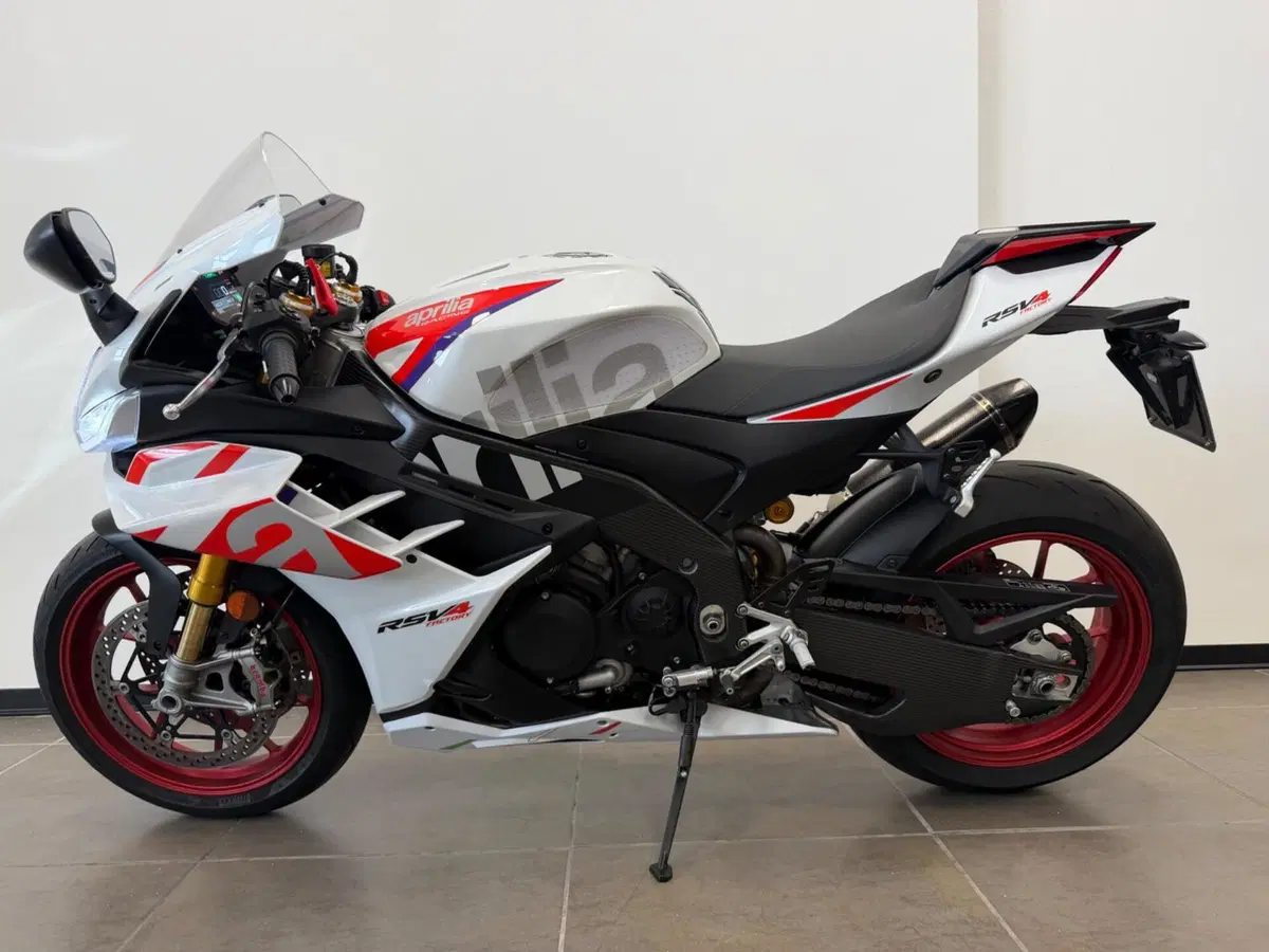 Aprilia RSV4 1100 Factory Speed White (2023 - 24) (2)