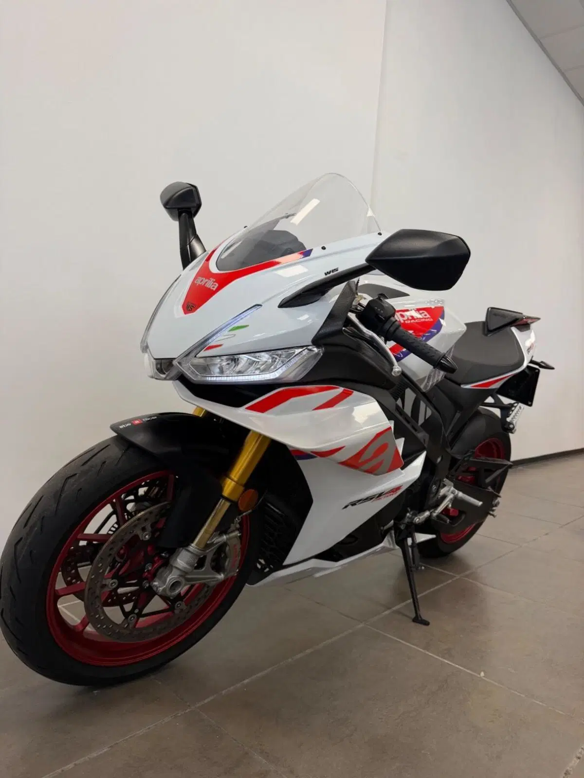 Aprilia RSV4 1100 Factory Speed White (2023 - 24) (4)