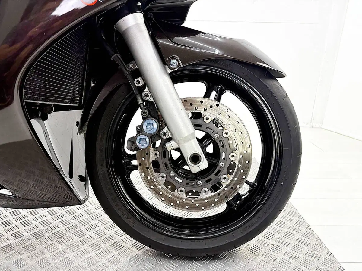 Yamaha FJR 1300 (2001 - 03) (13)