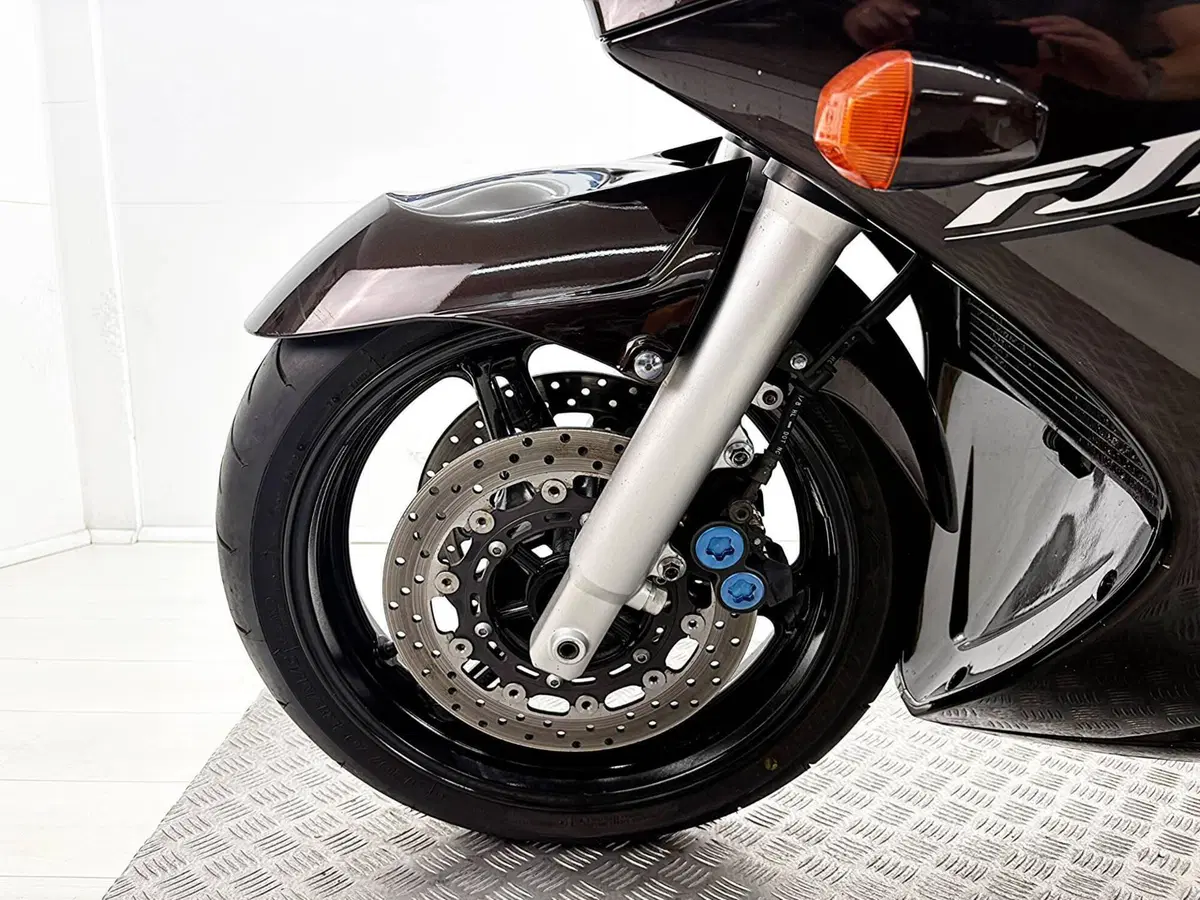 Yamaha FJR 1300 (2001 - 03) (14)