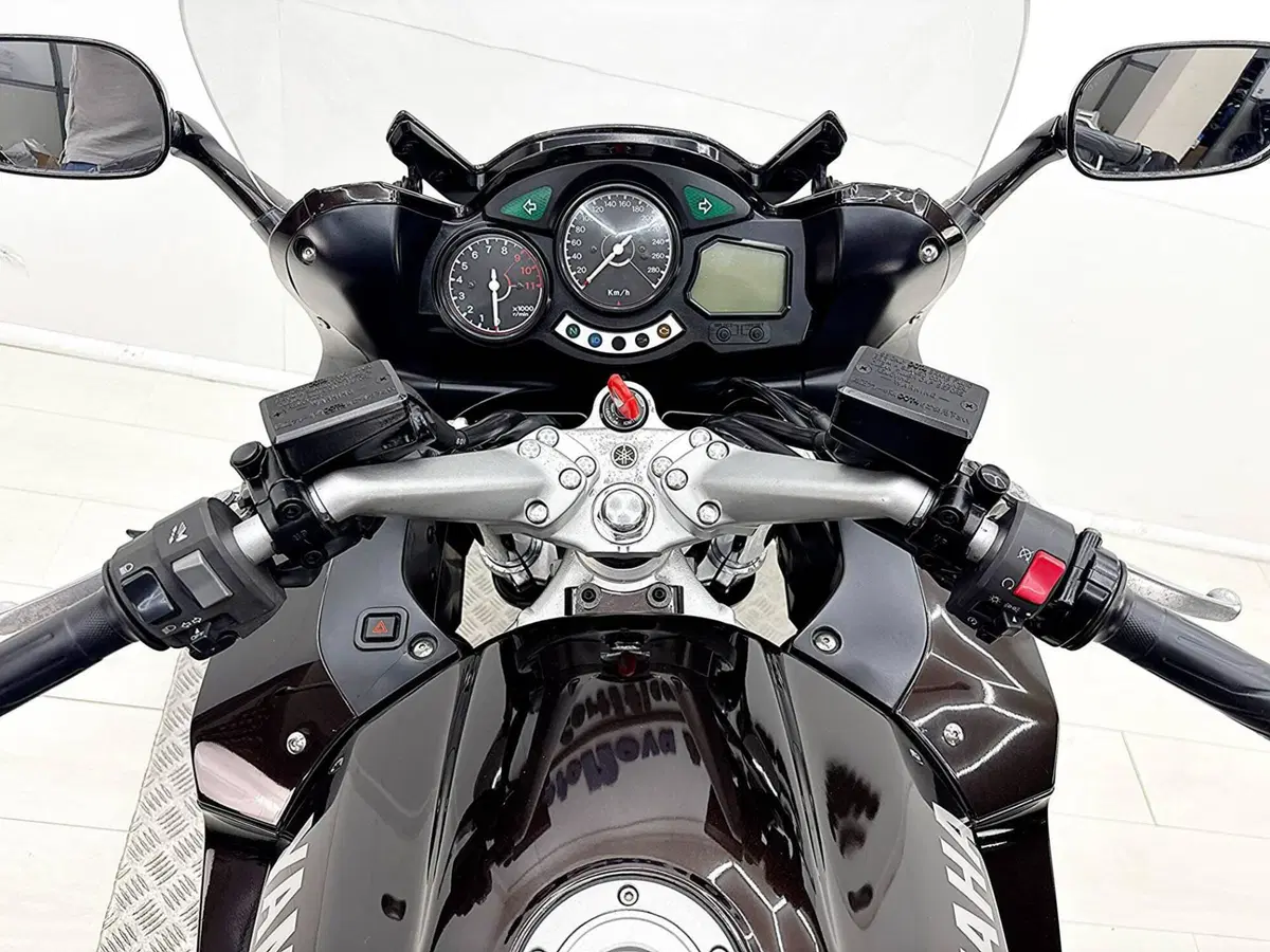 Yamaha FJR 1300 (2001 - 03) (18)