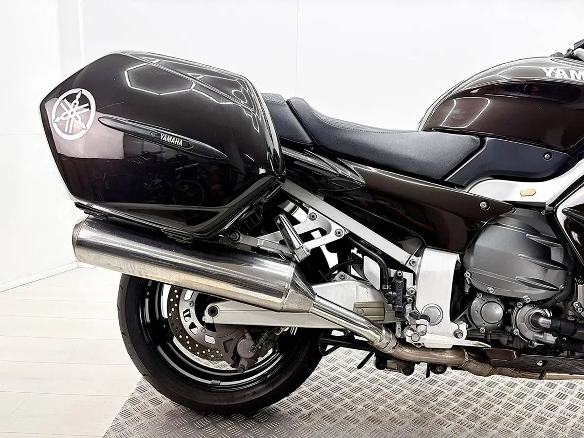 Yamaha FJR 1300 (2001 - 03) (6)