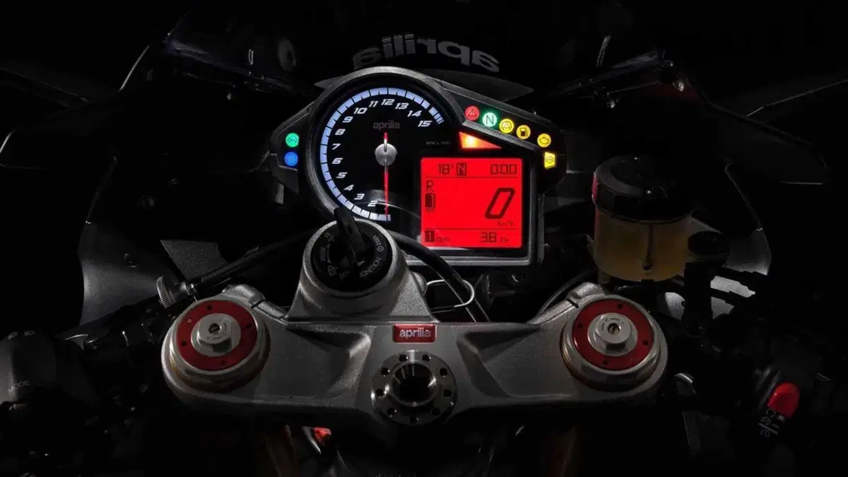 Aprilia RSV4 RSV4 RR ABS (2015 - 17) (6)