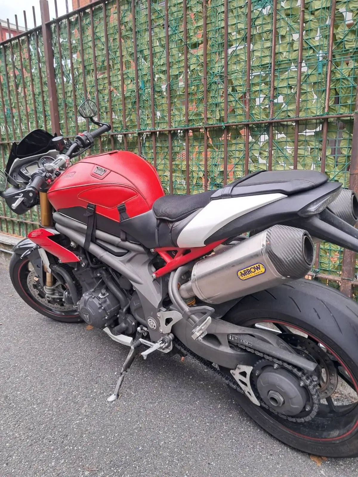 Triumph Speed Triple 1050 R ABS (2016 - 17) (6)