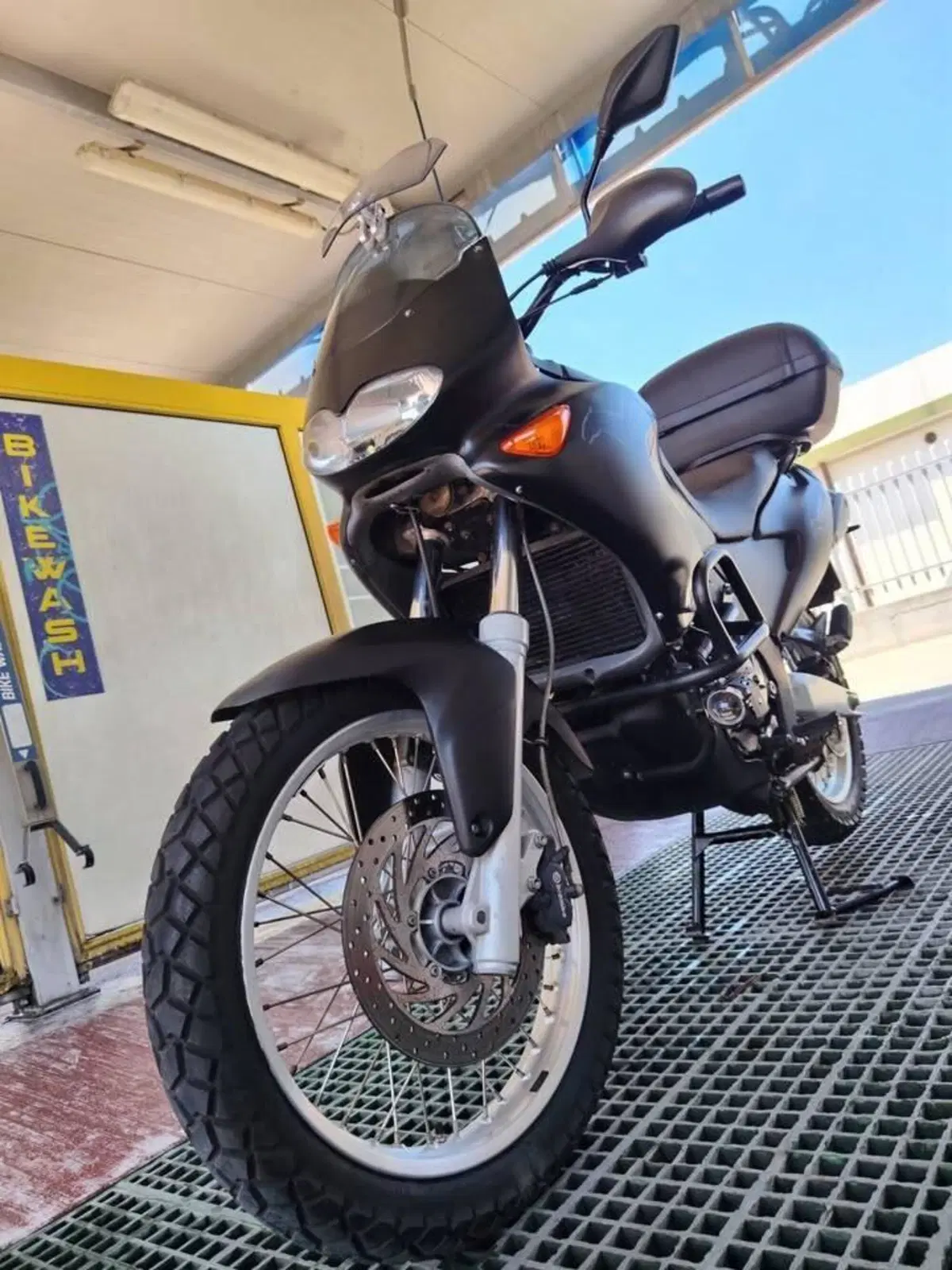Aprilia Pegaso 650 IE (2003 - 04)