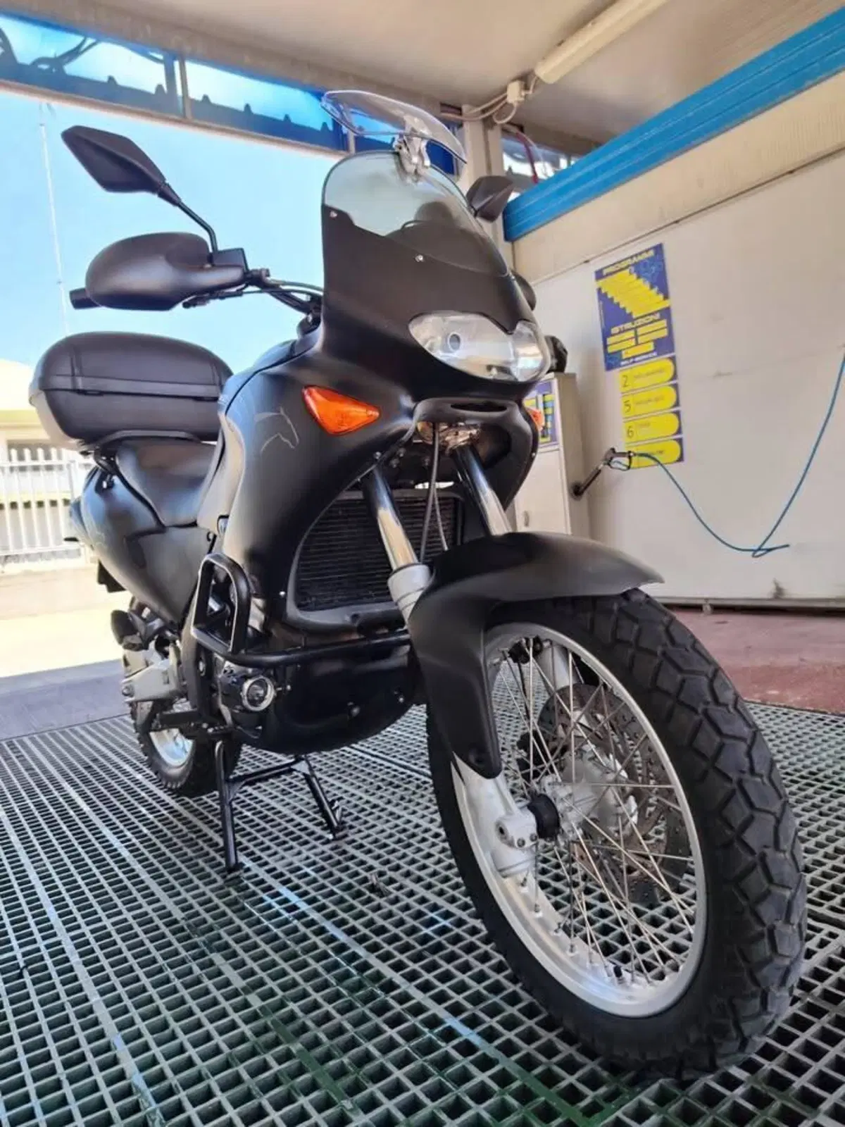 Aprilia Pegaso 650 IE (2003 - 04) (2)