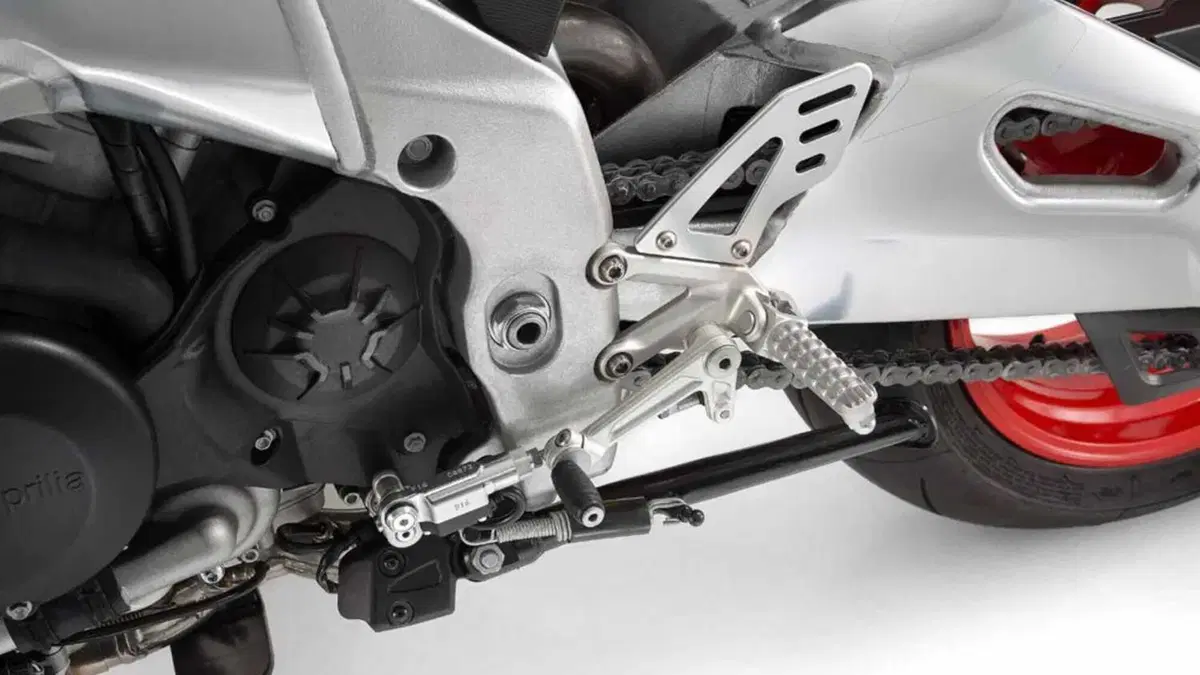Aprilia Tuono V4 Tuono V4 Factory (2017 - 18) (6)