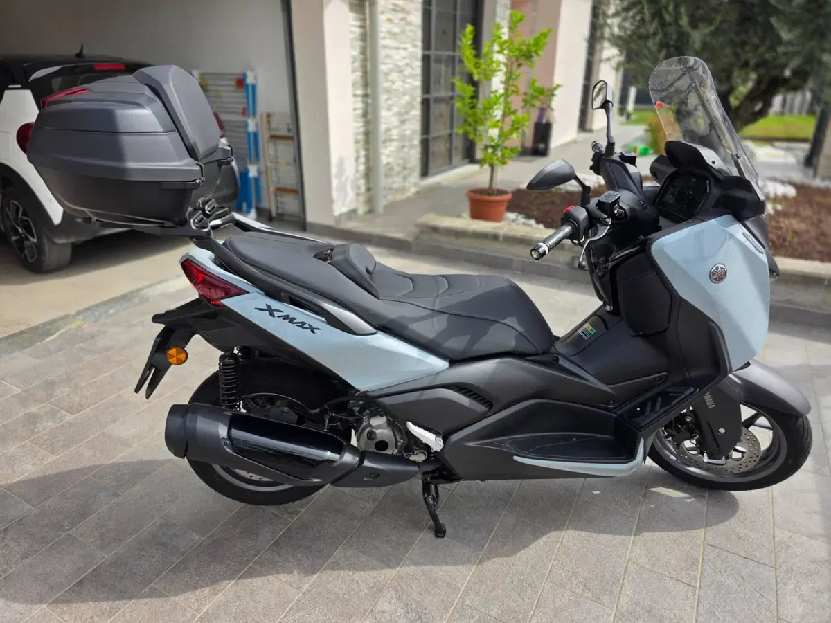 Yamaha X-Max 300 Tech Max (2025 - 26) (2)