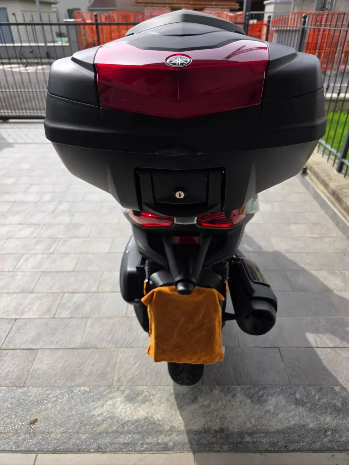 Yamaha X-Max 300 Tech Max (2025 - 26) (3)