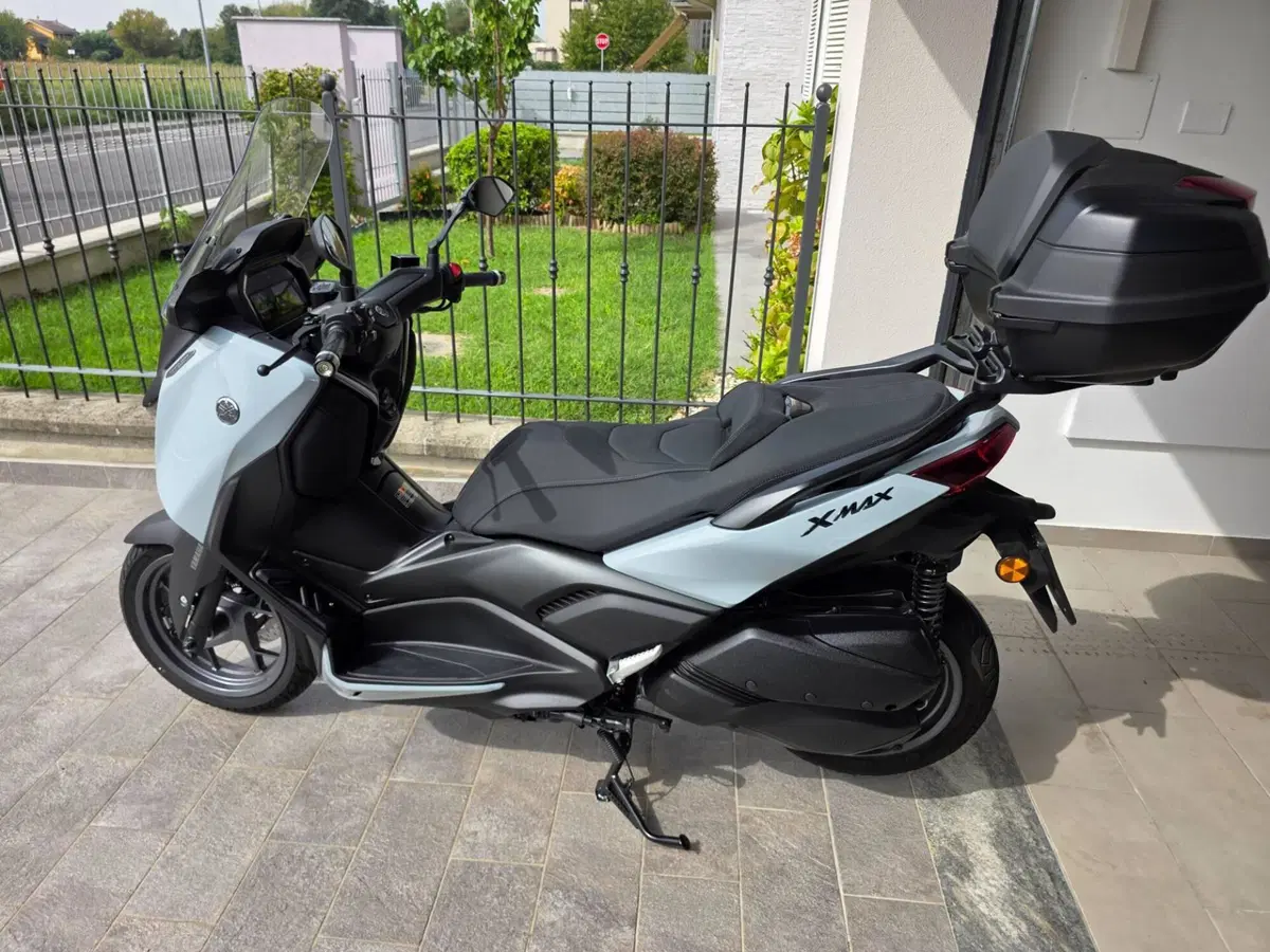 Yamaha X-Max 300 Tech Max (2025 - 26) (4)