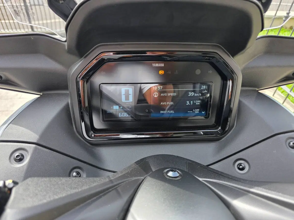 Yamaha X-Max 300 Tech Max (2025 - 26) (6)