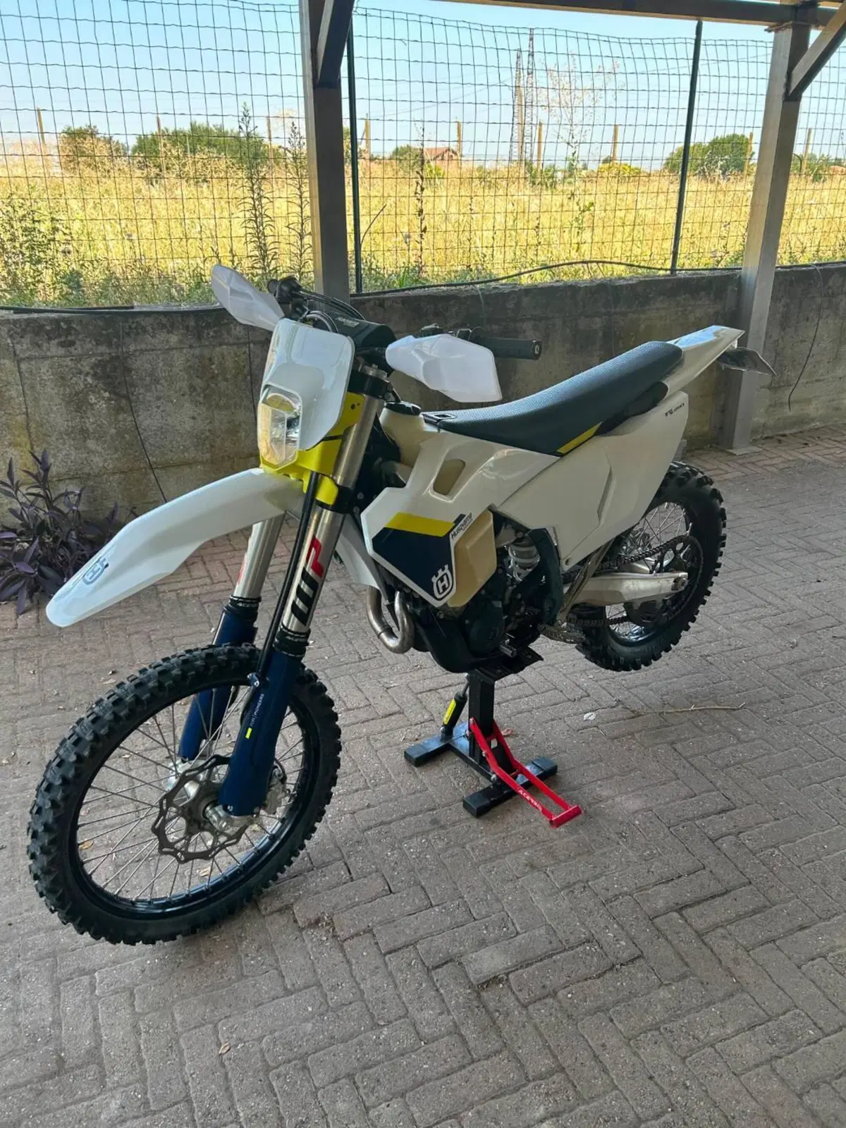 Husqvarna FE 250 (2025) (5)