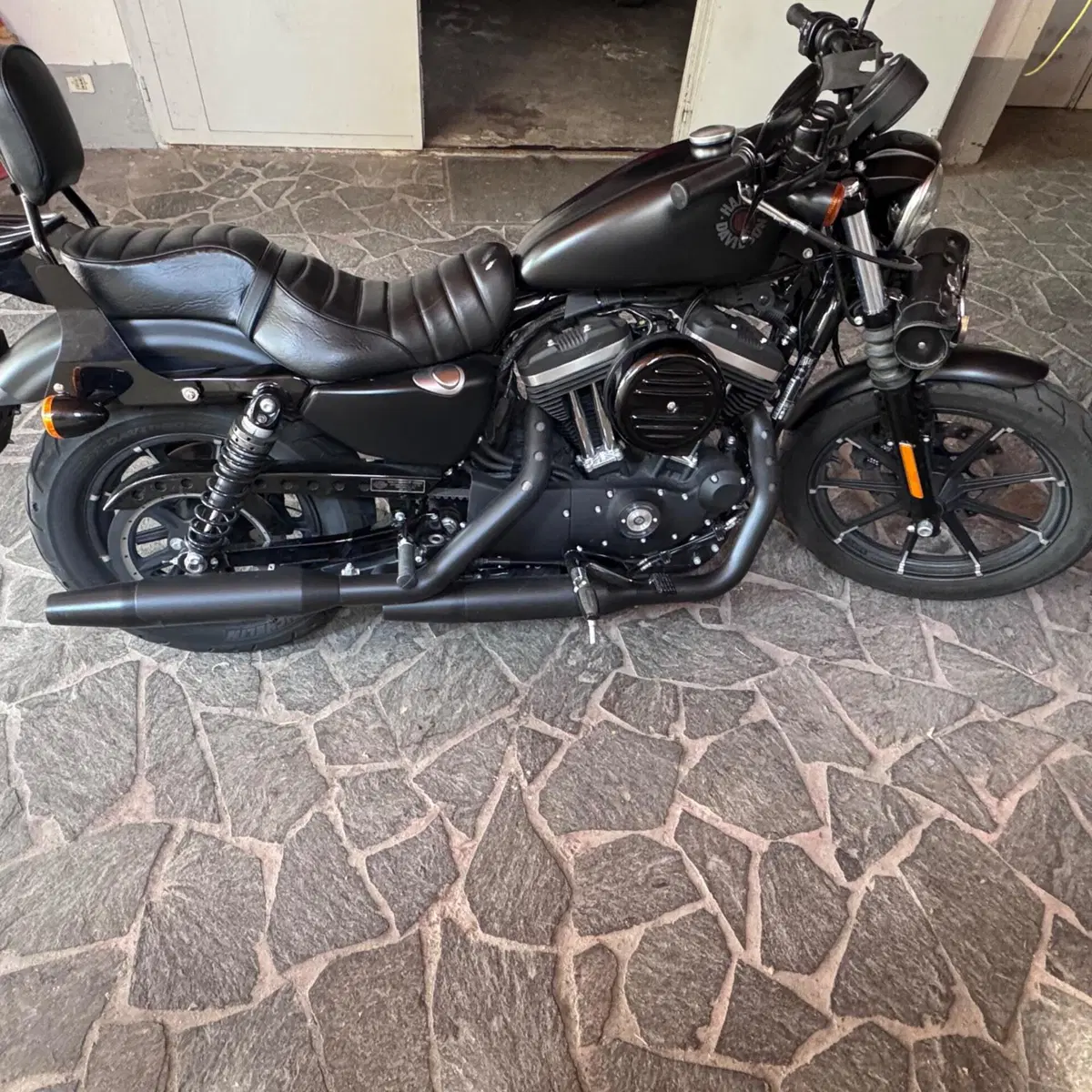 Harley-Davidson 883 SuperLow (2017 - 20) - XL 883L (3)